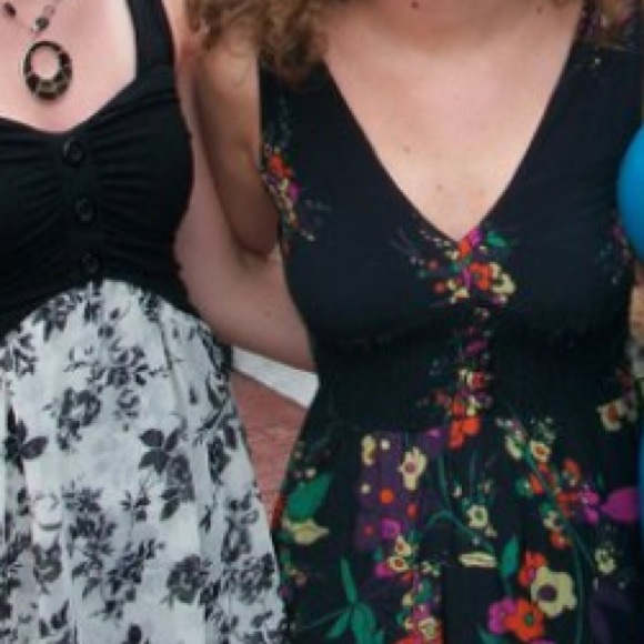 Floral Dress 🌷 - Picture 6 of 8